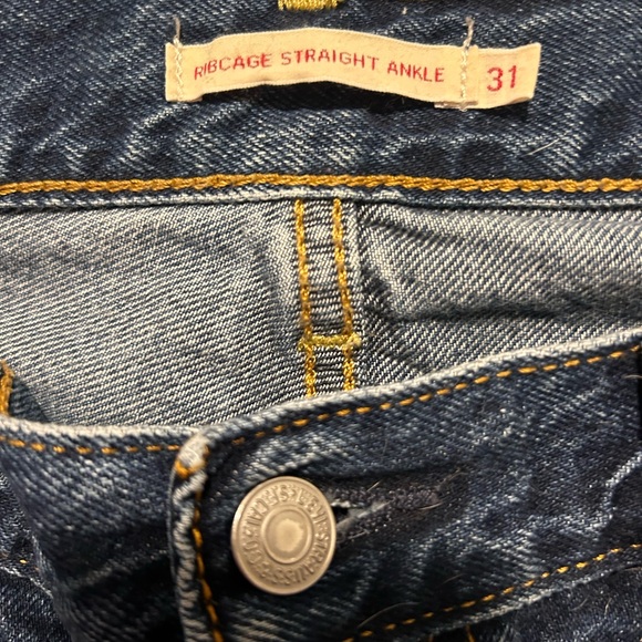 Levi’s Ribcage Straight Ankle Jeans - Picture 5 of 8